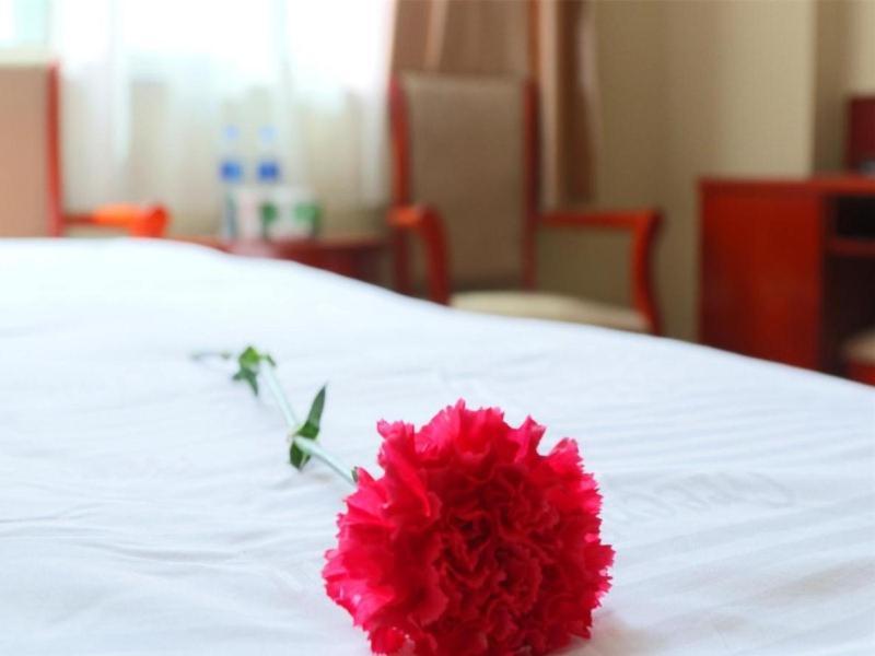 Greentree Inn Shanghai Pudong Airport Huaxia East Road Railway Station Shell Hotel Hotel 3*