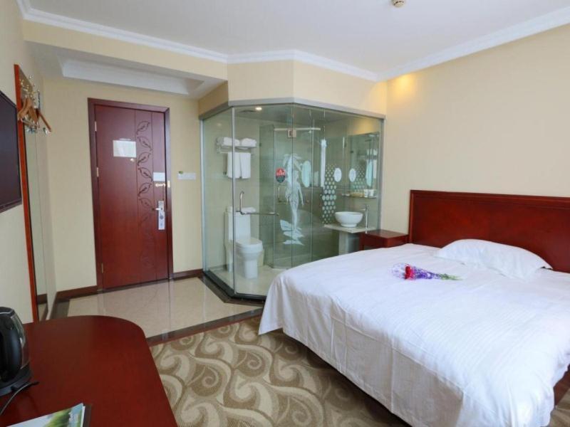 Greentree Inn Shanghai Pudong Airport Huaxia East Road Railway Station Shell Hotel