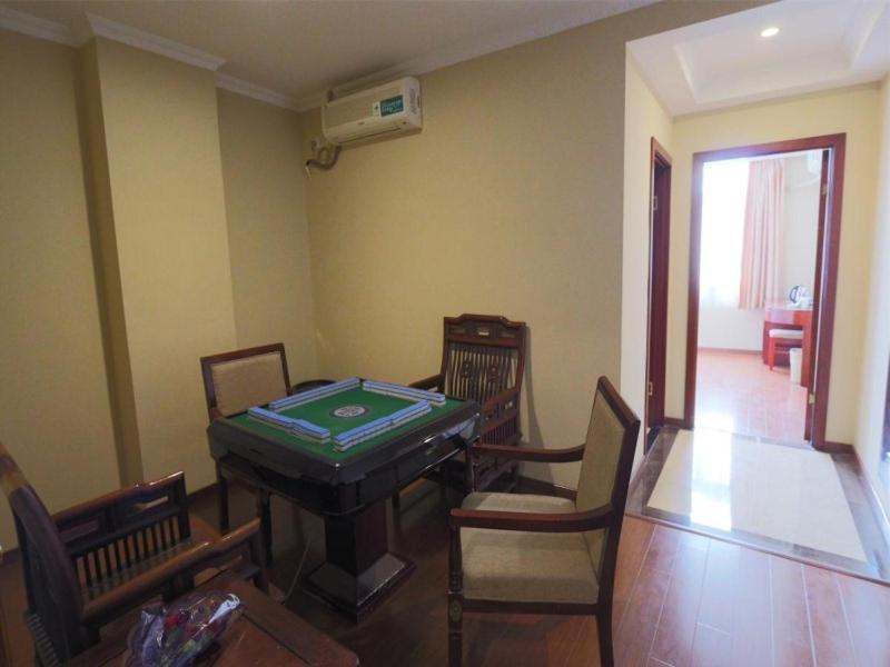 Greentree Inn Shanghai Pudong Airport Huaxia East Road Railway Station Shell Hotel