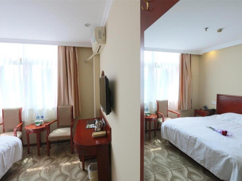 Greentree Inn Shanghai Pudong Airport Huaxia East Road Railway Station Shell Hotel