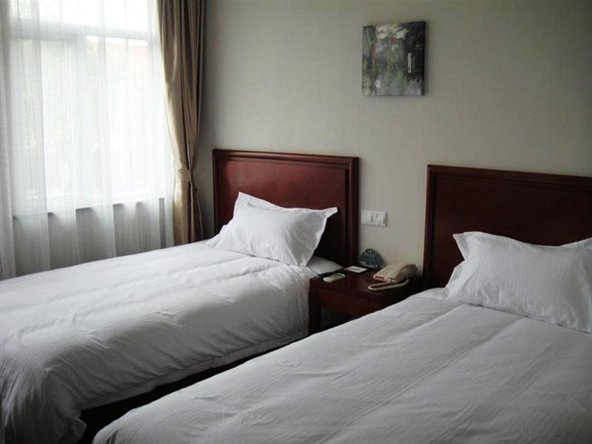 Greentree Inn Shanghai Pudong Airport Huaxia East Road Railway Station Shell Hotel
