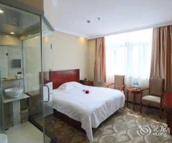 Greentree Inn Shanghai Pudong Airport Huaxia East Road Railway Station Shell Hotel Shanghai