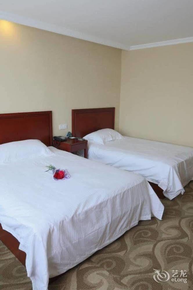 Greentree Inn Shanghai Pudong Airport Huaxia East Road Railway Station Shell Hotel