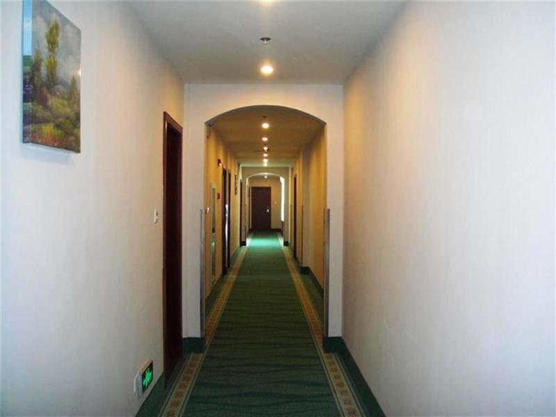 Greentree Inn Shanghai Pudong Airport Huaxia East Road Railway Station Shell Hotel 3*